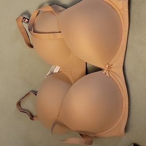 2 BNWT 34 D Victoria secret bras